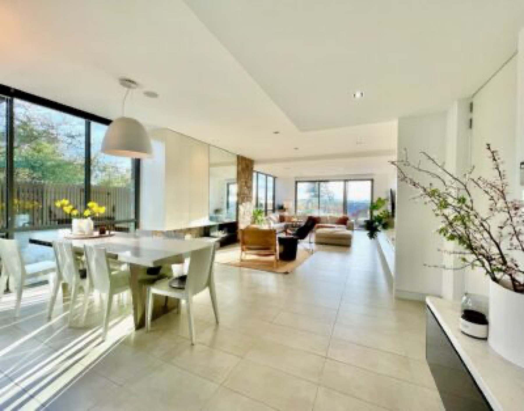 Beachfront Luxury Sunset Views Stroll to St Kilda — main view