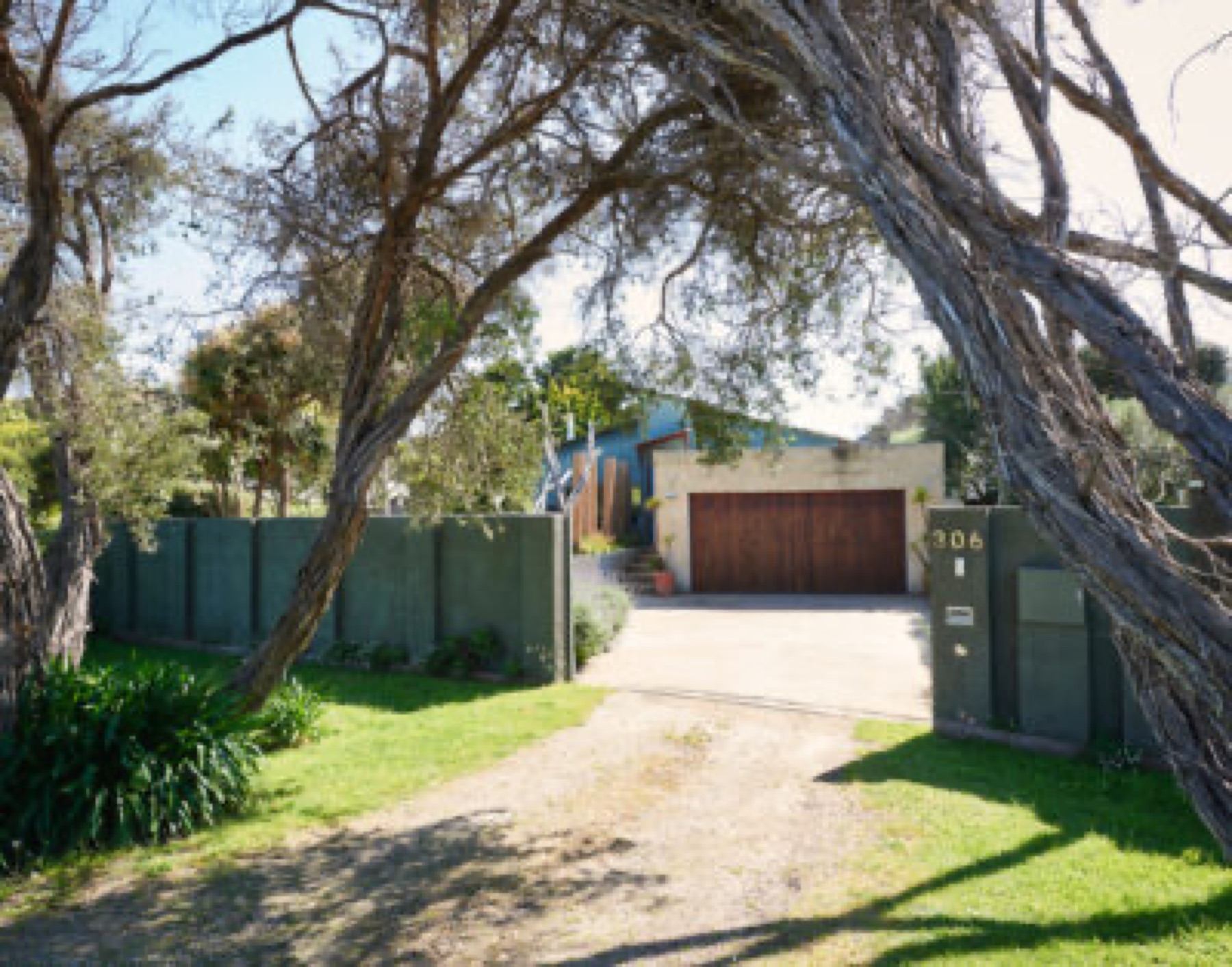 ‘Spa house’ between the ocean and the bay — main view